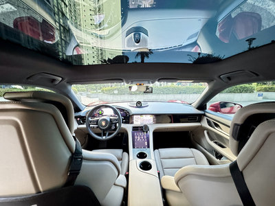 2025 Porsche TAYCAN photo 5