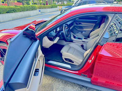 2025 Porsche TAYCAN photo 7