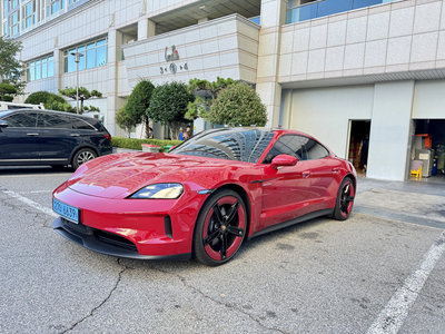 2025 Porsche TAYCAN photo 1