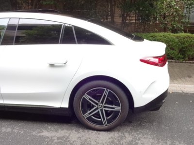 MERCEDES-BENZ EQE - 8