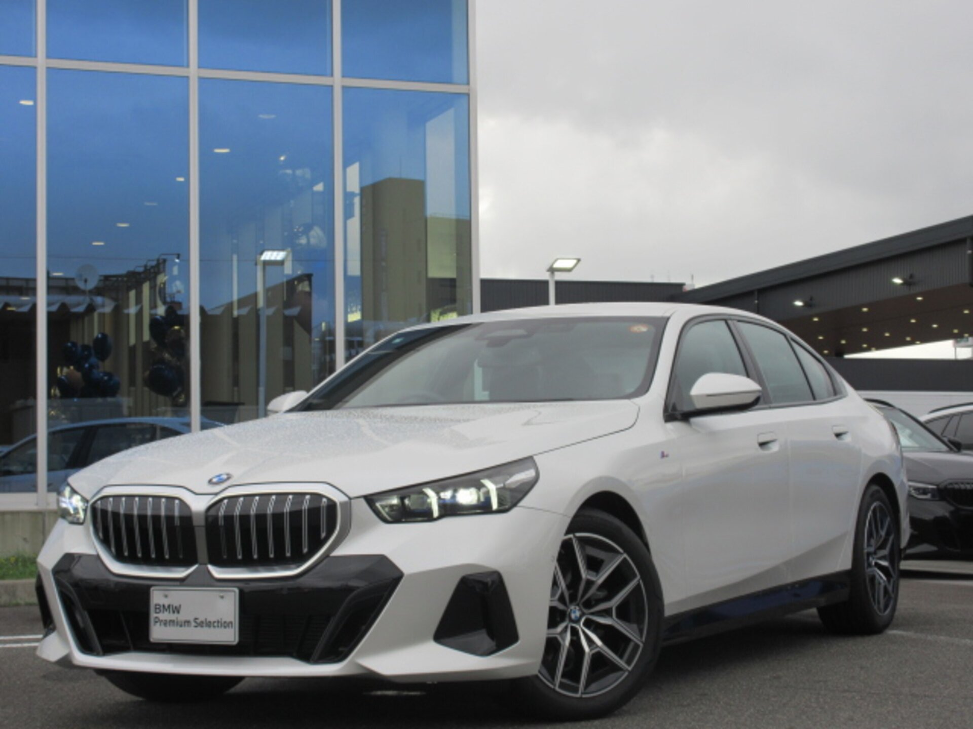 BMW 5 SERIES - View 1