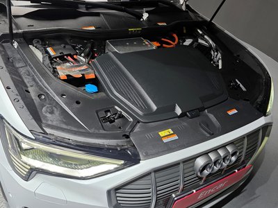 AUDI E-TRON - 7