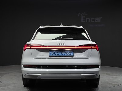 AUDI E-TRON - 3