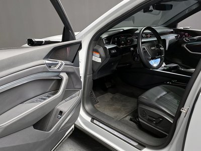 AUDI E-TRON - 10