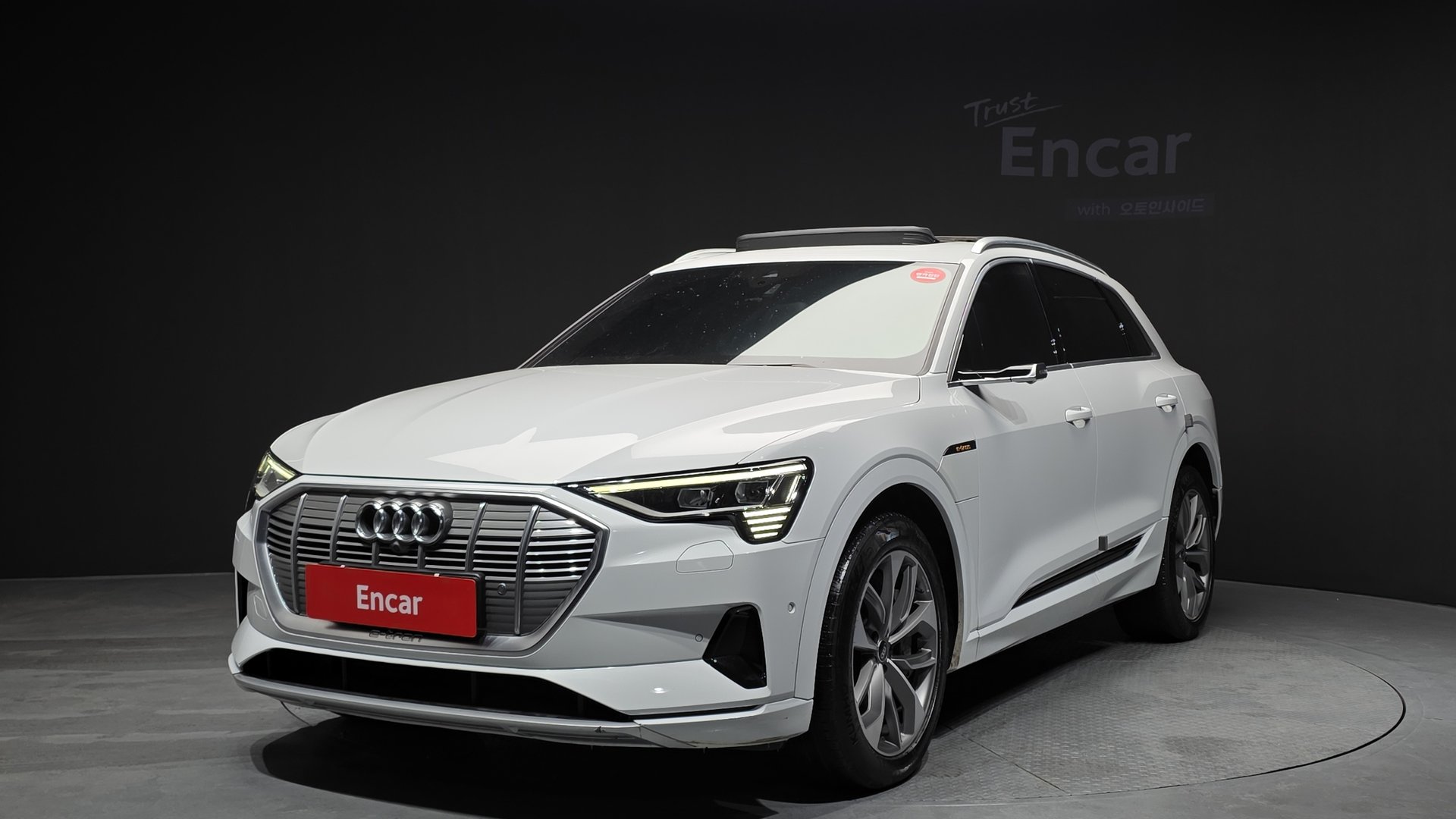 AUDI E-TRON - View 1