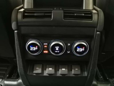LAND ROVER DEFENDER - 9