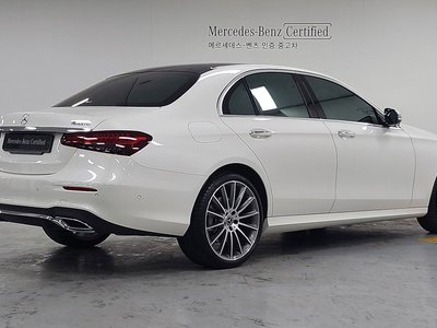 MERCEDES-BENZ E-CLASS - 4