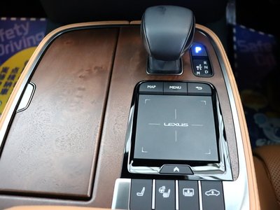 2021 Lexus LS — миниатюра 25