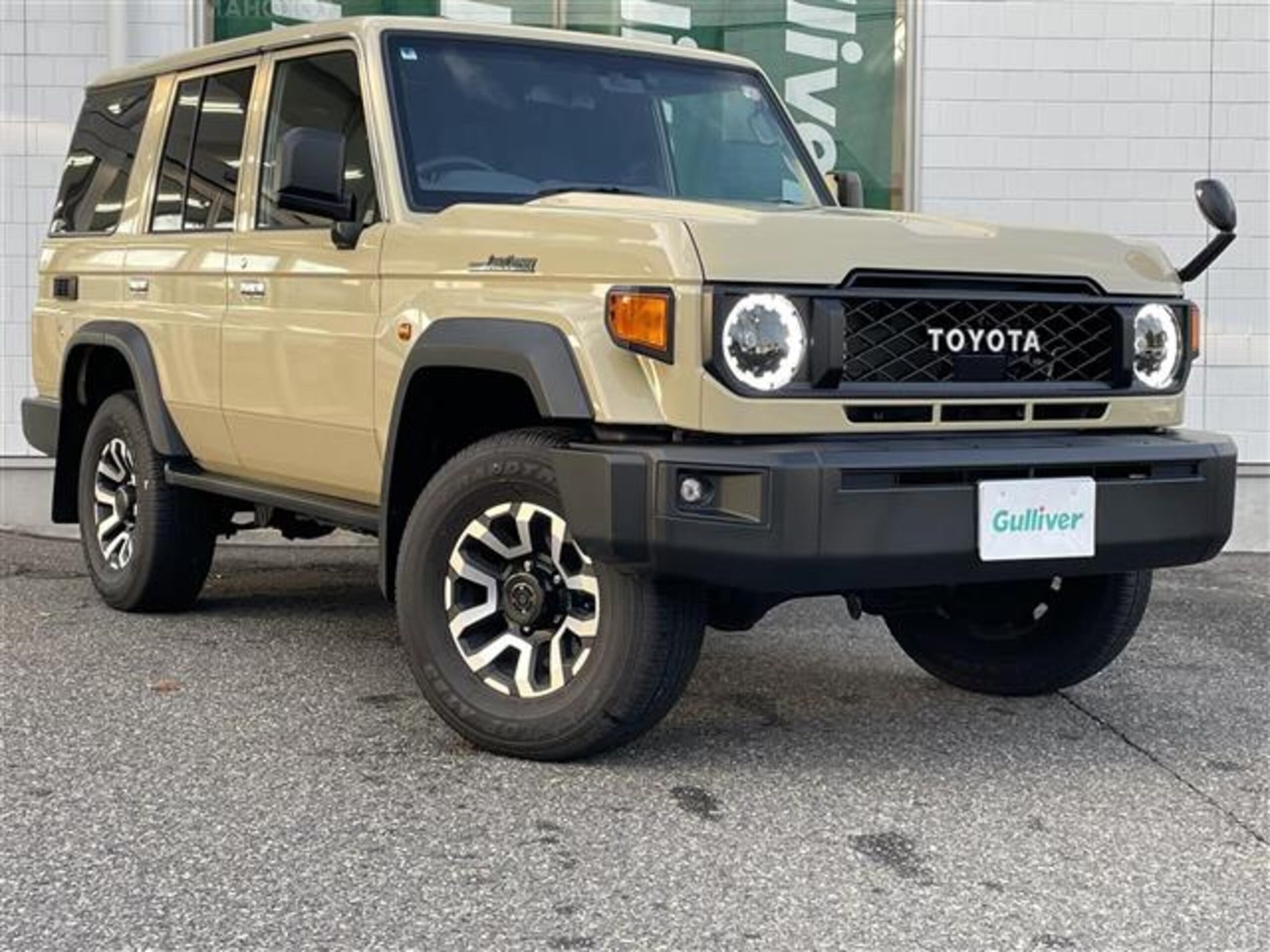 TOYOTA LAND CRUISER 70 - View 1