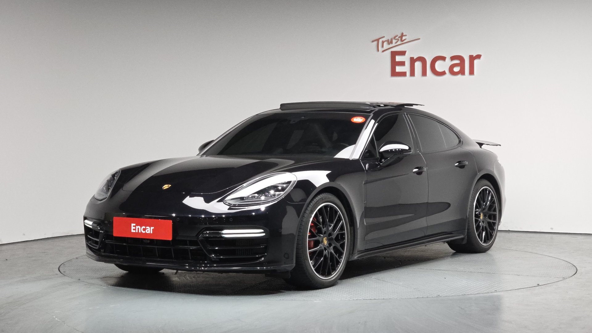 PORSCHE PANAMERA - View 1