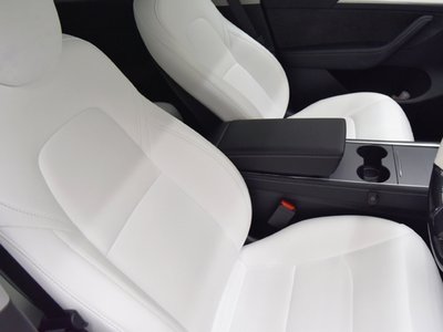 TESLA MODEL Y - 10
