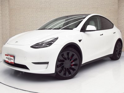 TESLA MODEL Y - 3