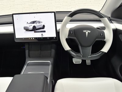 TESLA MODEL Y - 9
