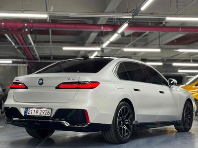 BMW 7 SERIES - 2