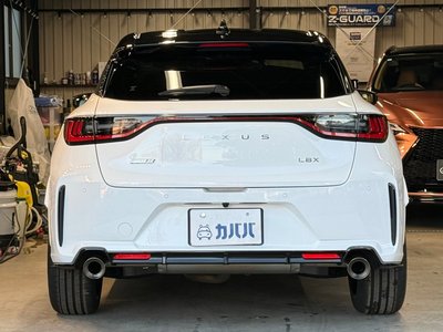 LEXUS LBX - 4