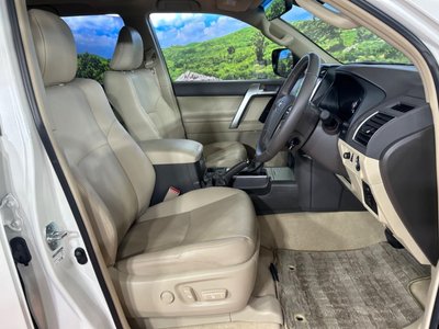 TOYOTA LAND CRUISER PRADO - 8