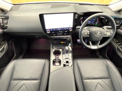 صورة 2 لـ 2025 Lexus NX