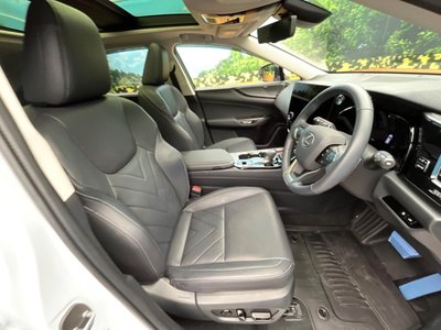 صورة 10 لـ 2025 Lexus NX