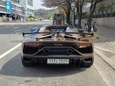 LAMBORGHINI AVENTADOR - 3