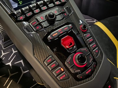 LAMBORGHINI AVENTADOR - 9