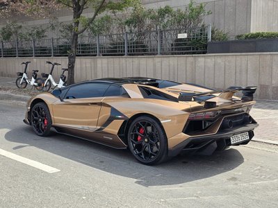 LAMBORGHINI AVENTADOR - 5