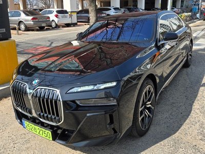 2024 BMW 7 SERIES photo 2