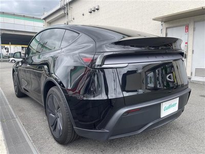 TESLA MODEL Y - 3
