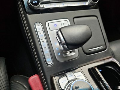 2020 Genesis G90 photo 9