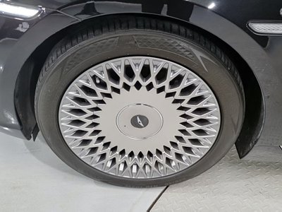 2019 Genesis G90 photo 6