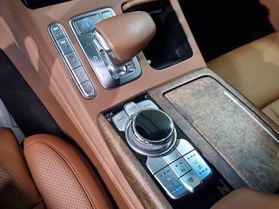 2019 Genesis G90 photo 8