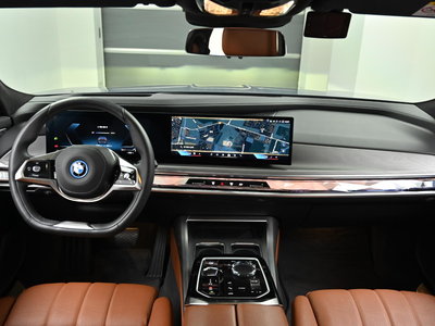صورة 8 لـ 2023 BMW I7