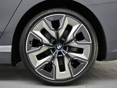 صورة 6 لـ 2023 BMW I7