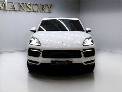 2022 Porsche CAYENNE photo 2