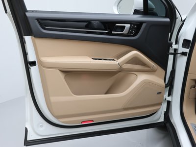 2022 Porsche CAYENNE photo 8