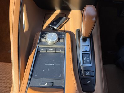 2017 Lexus LC thumbnail 31