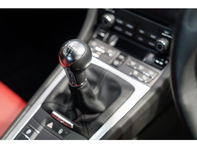 PORSCHE 718 CAYMAN - 7