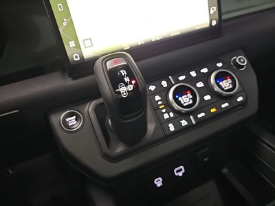 صورة 9 لـ 2023 LAND Rover DEFENDER