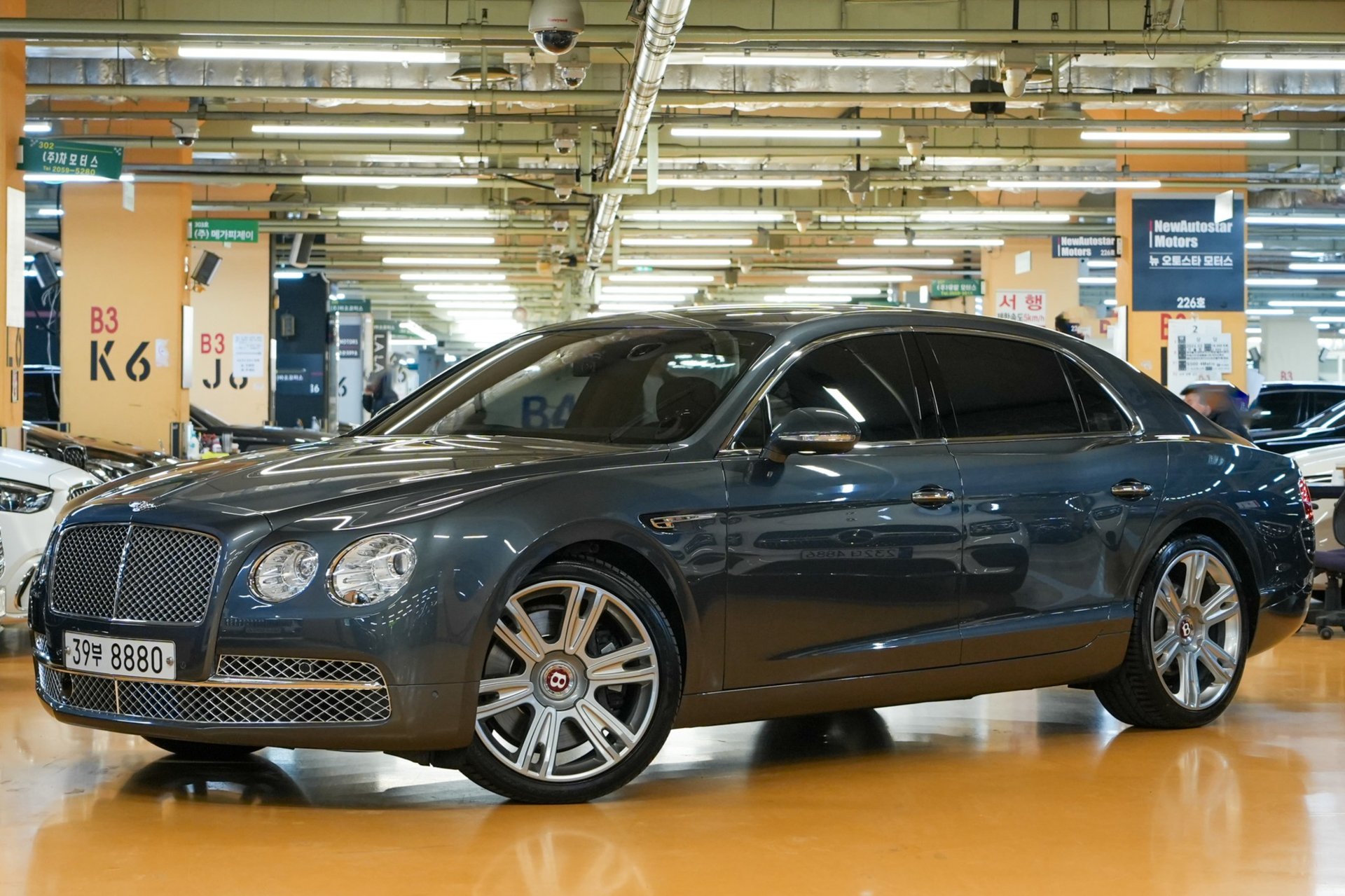 BENTLEY FLYING SPUR - View 1