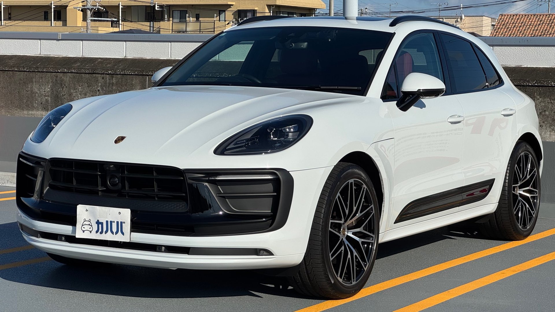 PORSCHE MACAN T - View 1