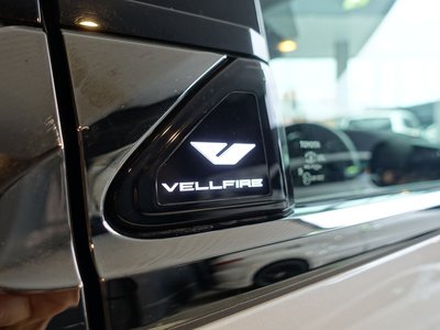 2025 Toyota VELLFIRE photo 3