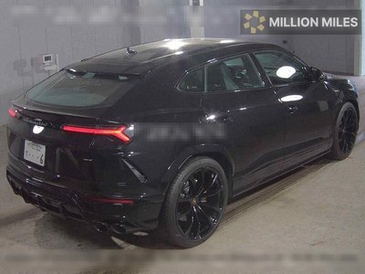 LAMBORGHINI URUS - 5
