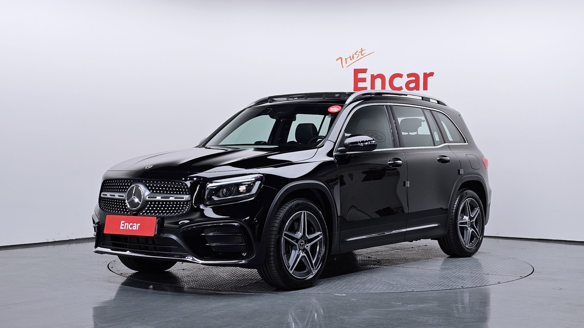 MERCEDES-BENZ GLB - View 1