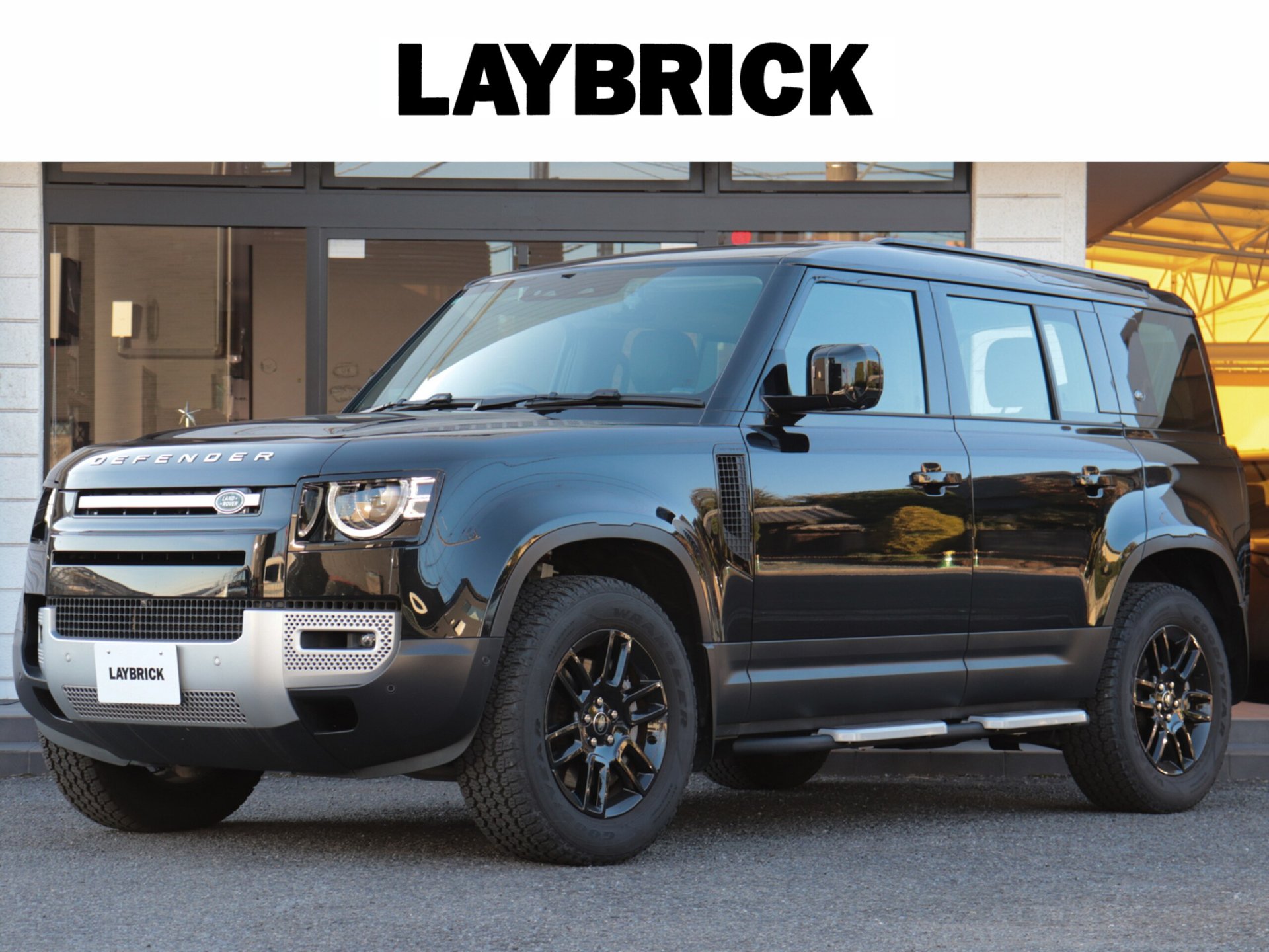 LAND ROVER DEFENDER - View 1