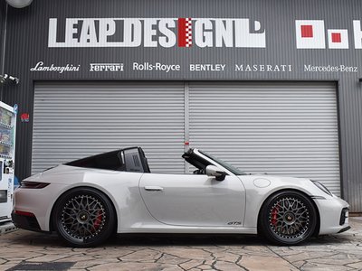 PORSCHE 911 - 8