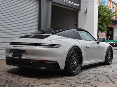 PORSCHE 911 - 9