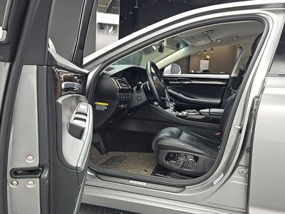 صورة 10 لـ 2020 Genesis G90