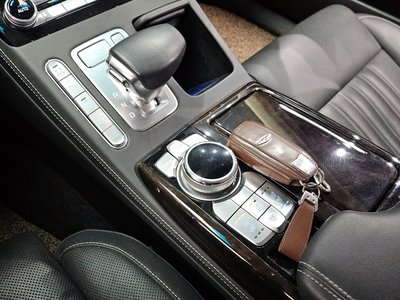 صورة 9 لـ 2020 Genesis G90
