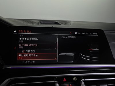 2021 BMW X7 thumbnail 22