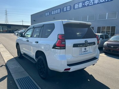 TOYOTA LAND CRUISER PRADO - 8