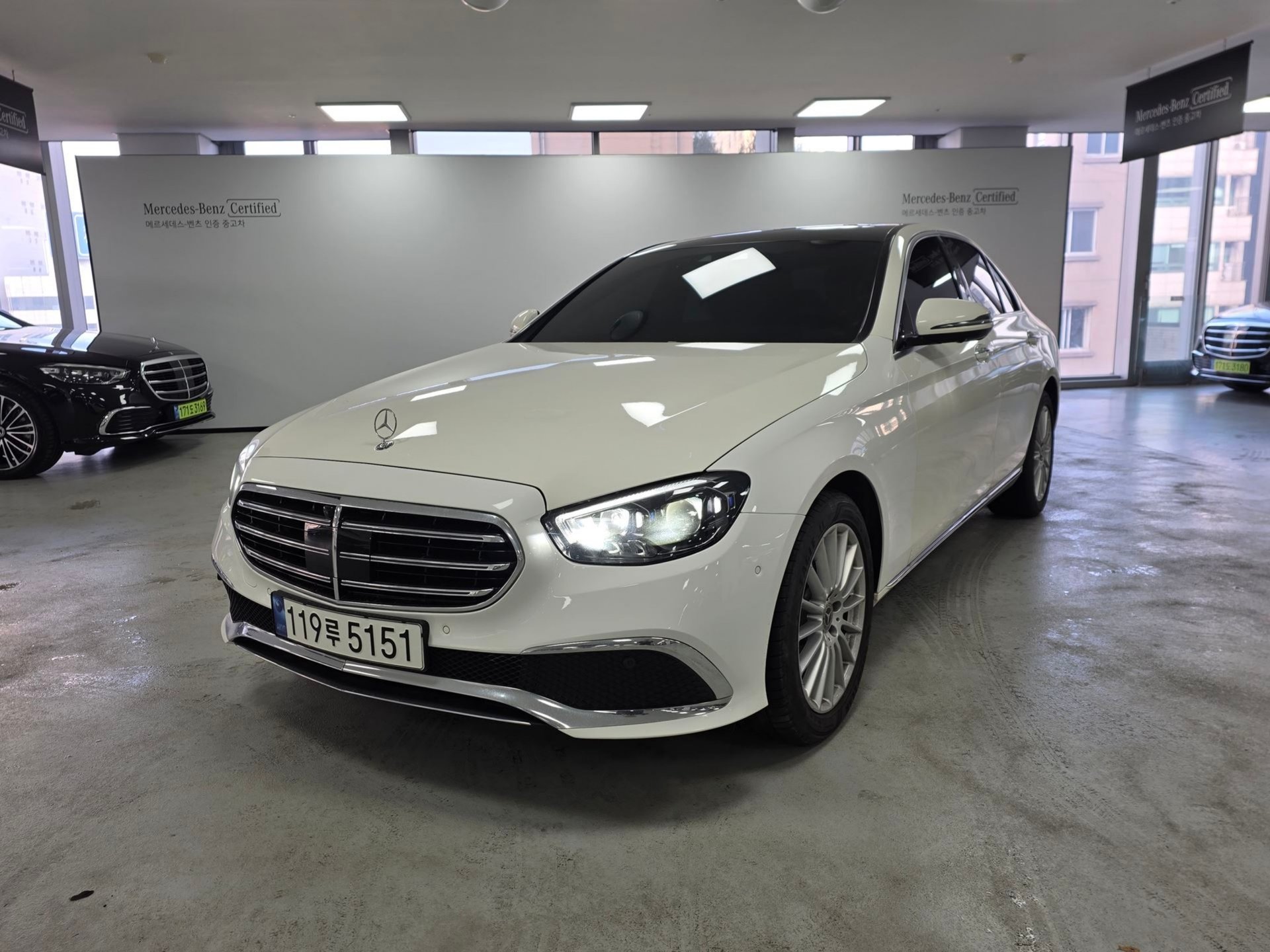 MERCEDES-BENZ E-CLASS - View 1